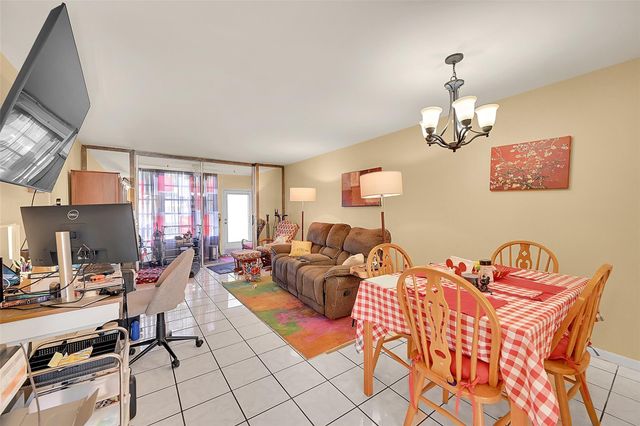 2811 N Pine Island Rd 111, Sunrise, FL 33322