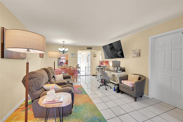 2811 N Pine Island Rd 111, Sunrise, FL 33322