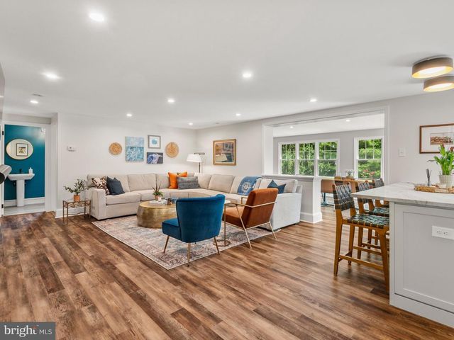 2 PORTEOUS RD, Berwyn, PA 19312