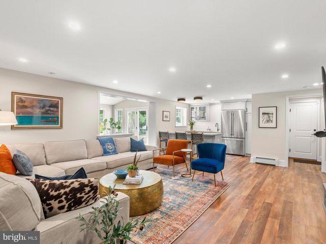 2 PORTEOUS RD, Berwyn, PA 19312