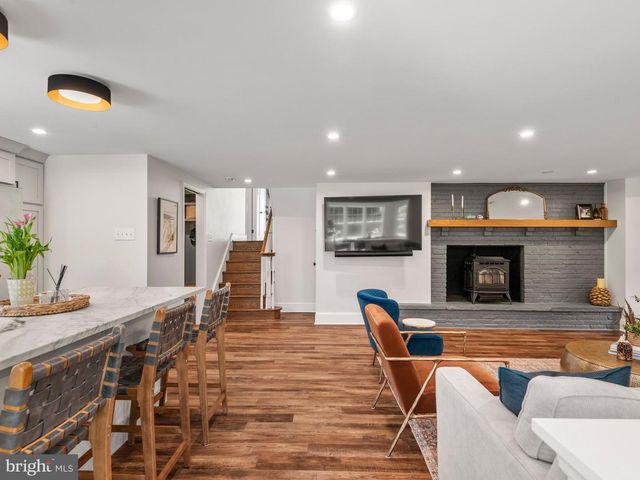 2 PORTEOUS RD, Berwyn, PA 19312