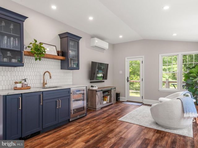 2 PORTEOUS RD, Berwyn, PA 19312