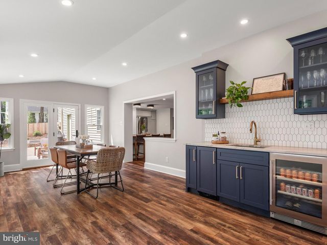 2 PORTEOUS RD, Berwyn, PA 19312