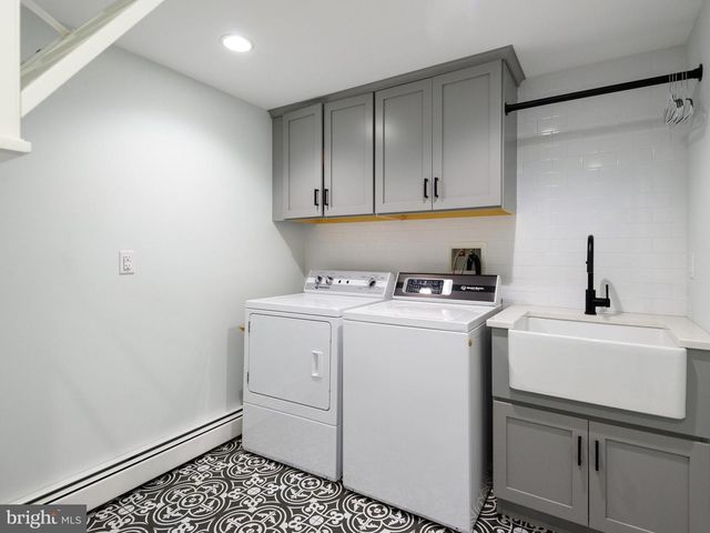 2 PORTEOUS RD, Berwyn, PA 19312