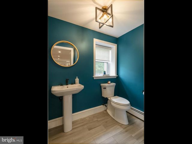 2 PORTEOUS RD, Berwyn, PA 19312