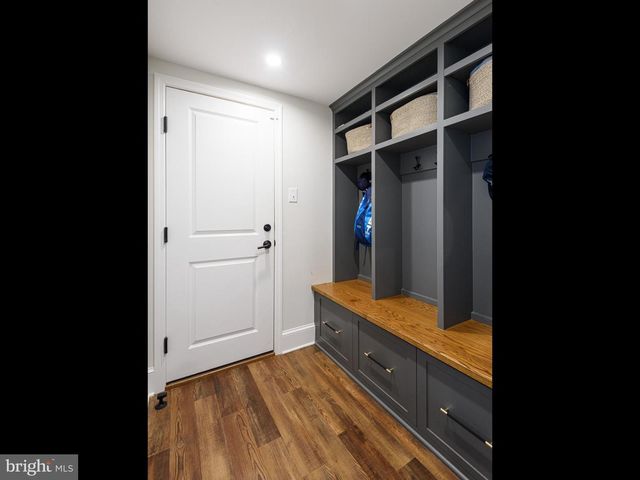 2 PORTEOUS RD, Berwyn, PA 19312