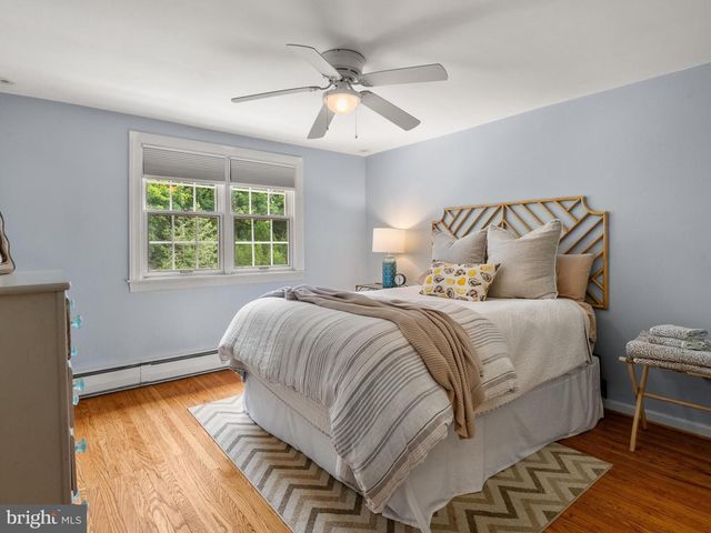 2 PORTEOUS RD, Berwyn, PA 19312