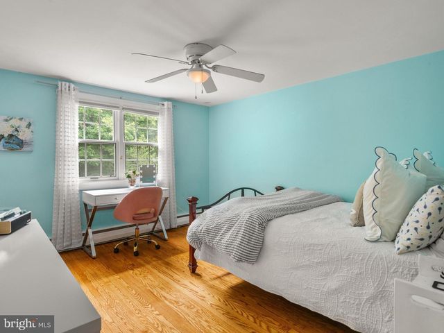 2 PORTEOUS RD, Berwyn, PA 19312