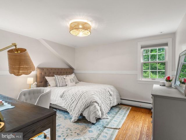 2 PORTEOUS RD, Berwyn, PA 19312