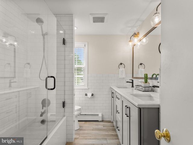 2 PORTEOUS RD, Berwyn, PA 19312