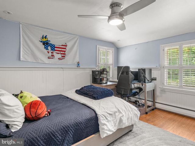 2 PORTEOUS RD, Berwyn, PA 19312