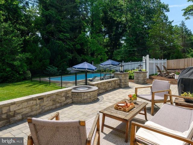 2 PORTEOUS RD, Berwyn, PA 19312