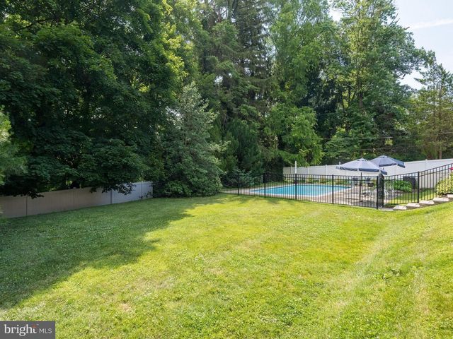 2 PORTEOUS RD, Berwyn, PA 19312