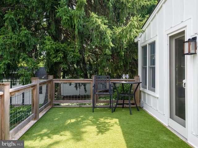 2 PORTEOUS RD, Berwyn, PA 19312