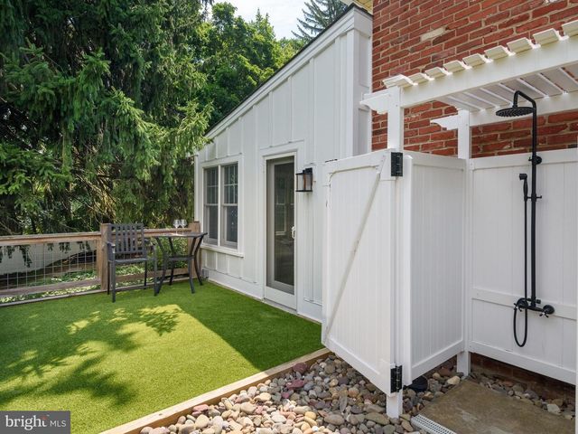 2 PORTEOUS RD, Berwyn, PA 19312