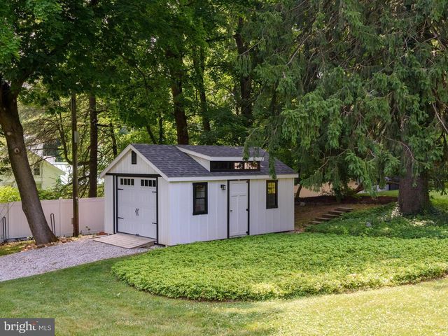 2 PORTEOUS RD, Berwyn, PA 19312