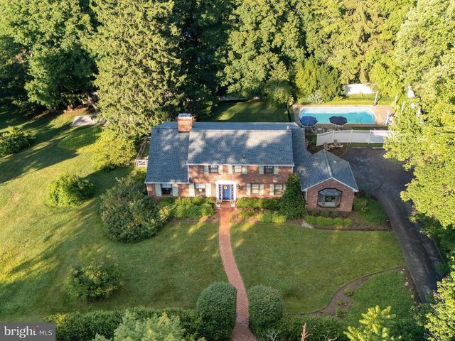 2 PORTEOUS RD, Berwyn, PA 19312