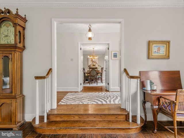 2 PORTEOUS RD, Berwyn, PA 19312