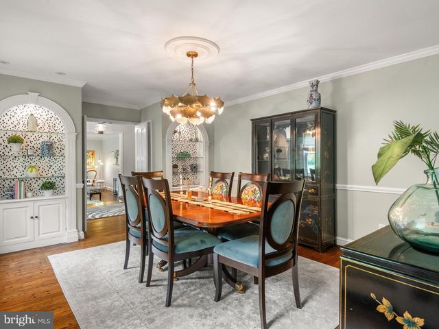 2 PORTEOUS RD, Berwyn, PA 19312