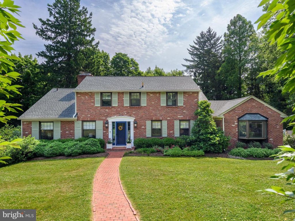 2 PORTEOUS RD, Berwyn, PA 19312