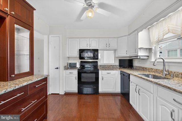 17 WHITE STONE CT, Mt Laurel, NJ 08054