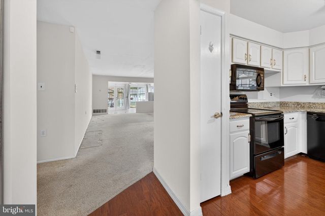 17 WHITE STONE CT, Mt Laurel, NJ 08054