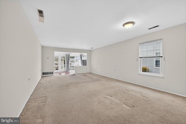 17 WHITE STONE CT, Mt Laurel, NJ 08054