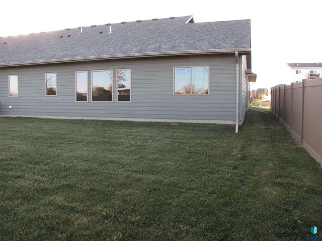 3806 E Vendeval St Street, Sioux Falls, SD 57108