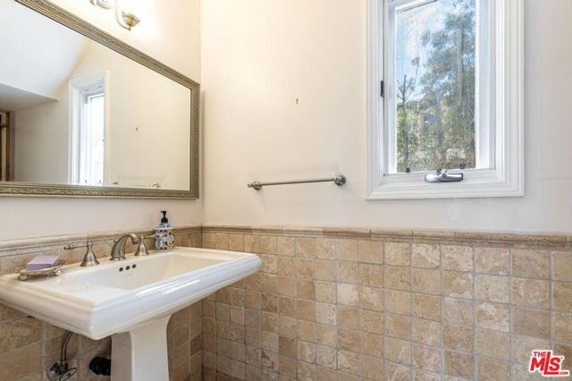 2004 Idaho Avenue, Santa Monica, CA 90403