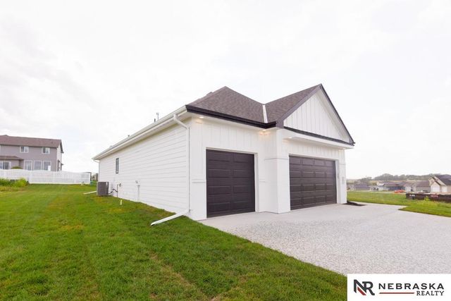 12605 Glenn Street, Papillion, NE 68138