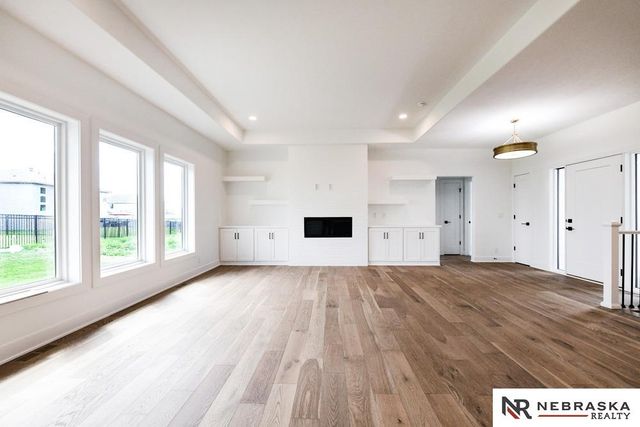 12605 Glenn Street, Papillion, NE 68138