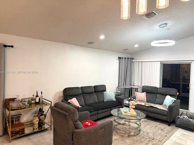 1308 Alexander Bnd, Weston, FL 33327