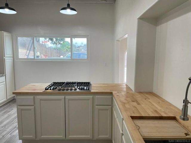 1255 Rhea Place A, Vista, CA 92084
