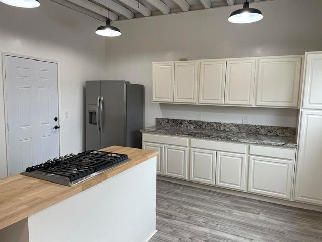 1255 Rhea Place A, Vista, CA 92084