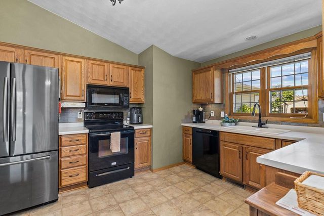 2071 GREENGROVE STREET, Kaukauna, WI 54130
