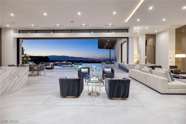 19 Boulderback Drive, Henderson, NV 89012
