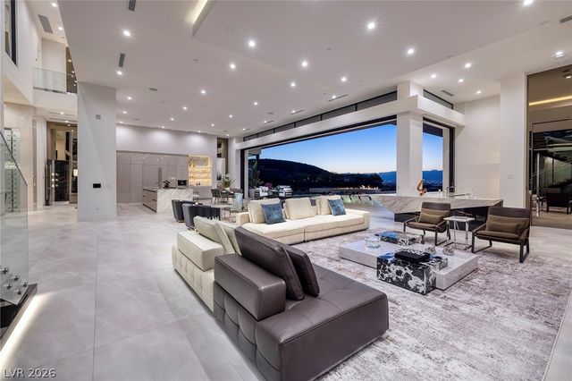 19 Boulderback Drive, Henderson, NV 89012