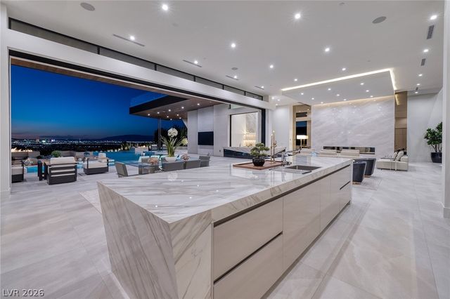 19 Boulderback Drive, Henderson, NV 89012