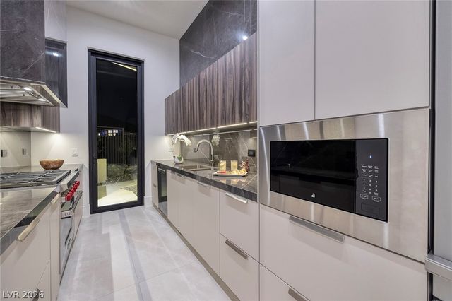19 Boulderback Drive, Henderson, NV 89012