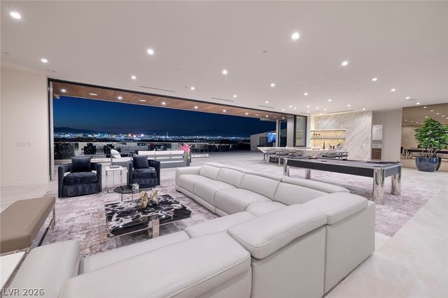 19 Boulderback Drive, Henderson, NV 89012