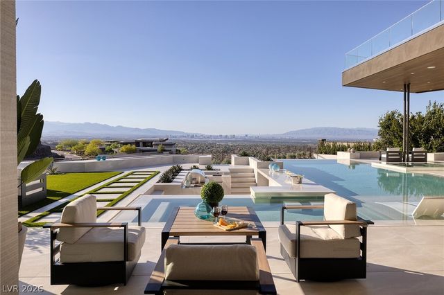 19 Boulderback Drive, Henderson, NV 89012