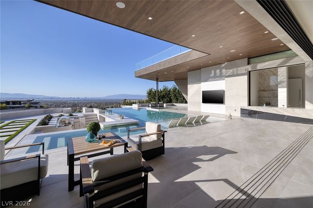 19 Boulderback Drive, Henderson, NV 89012