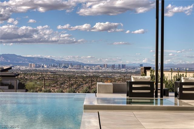 19 Boulderback Drive, Henderson, NV 89012