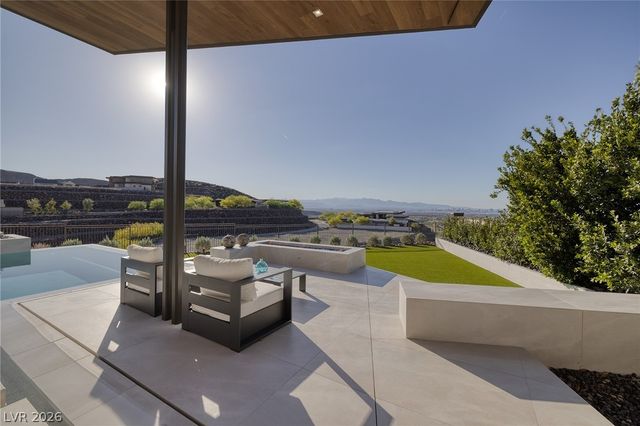 19 Boulderback Drive, Henderson, NV 89012