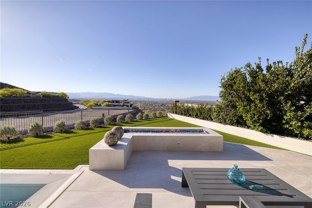 19 Boulderback Drive, Henderson, NV 89012