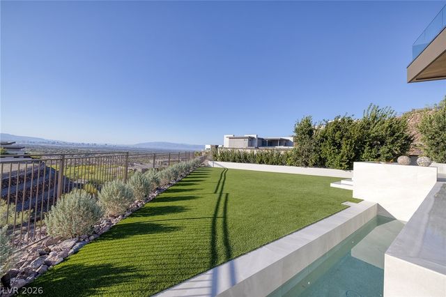 19 Boulderback Drive, Henderson, NV 89012