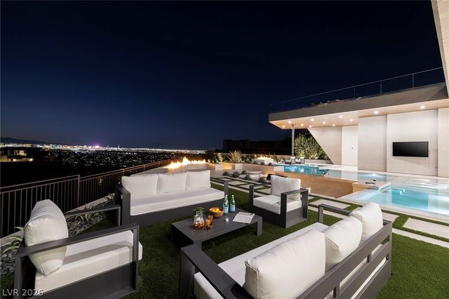 19 Boulderback Drive, Henderson, NV 89012