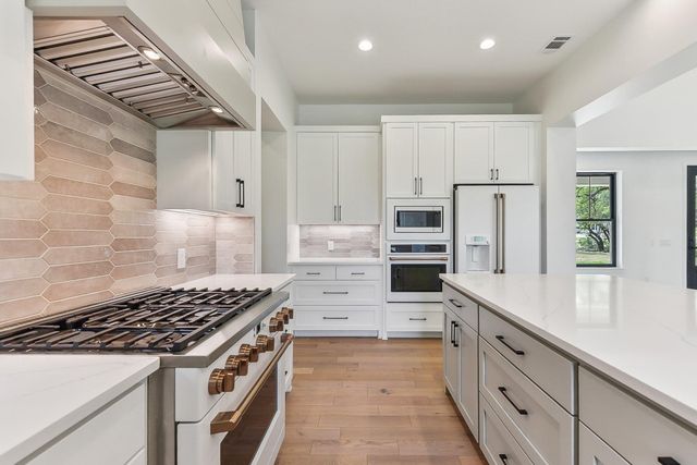 116 Tranquility Trails DR, Spicewood, TX 78669