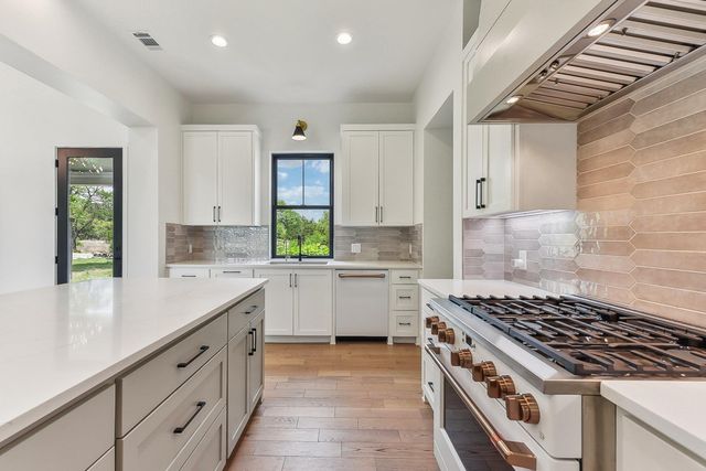 116 Tranquility Trails DR, Spicewood, TX 78669