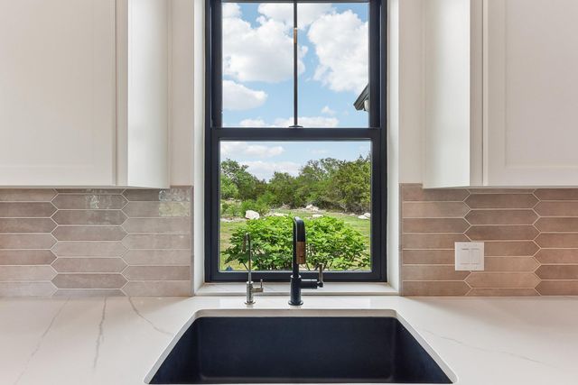 116 Tranquility Trails DR, Spicewood, TX 78669